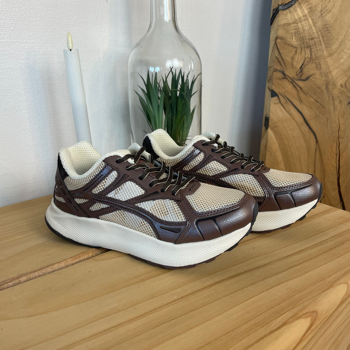 Woden Freja Runner – brun sneaker med let gængesål
