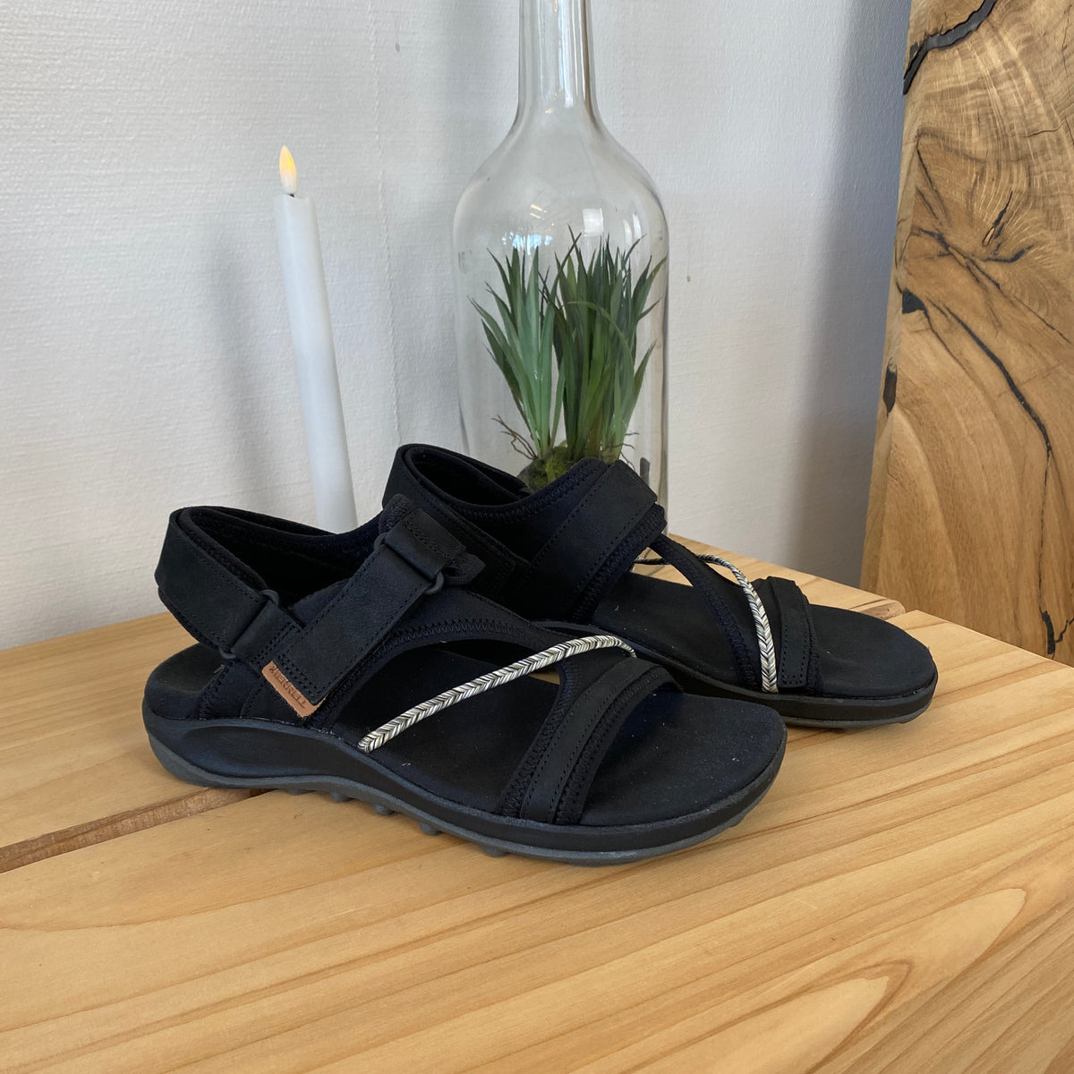 Sort Merrell sandal – komfortabel sandal med justerbar pasform