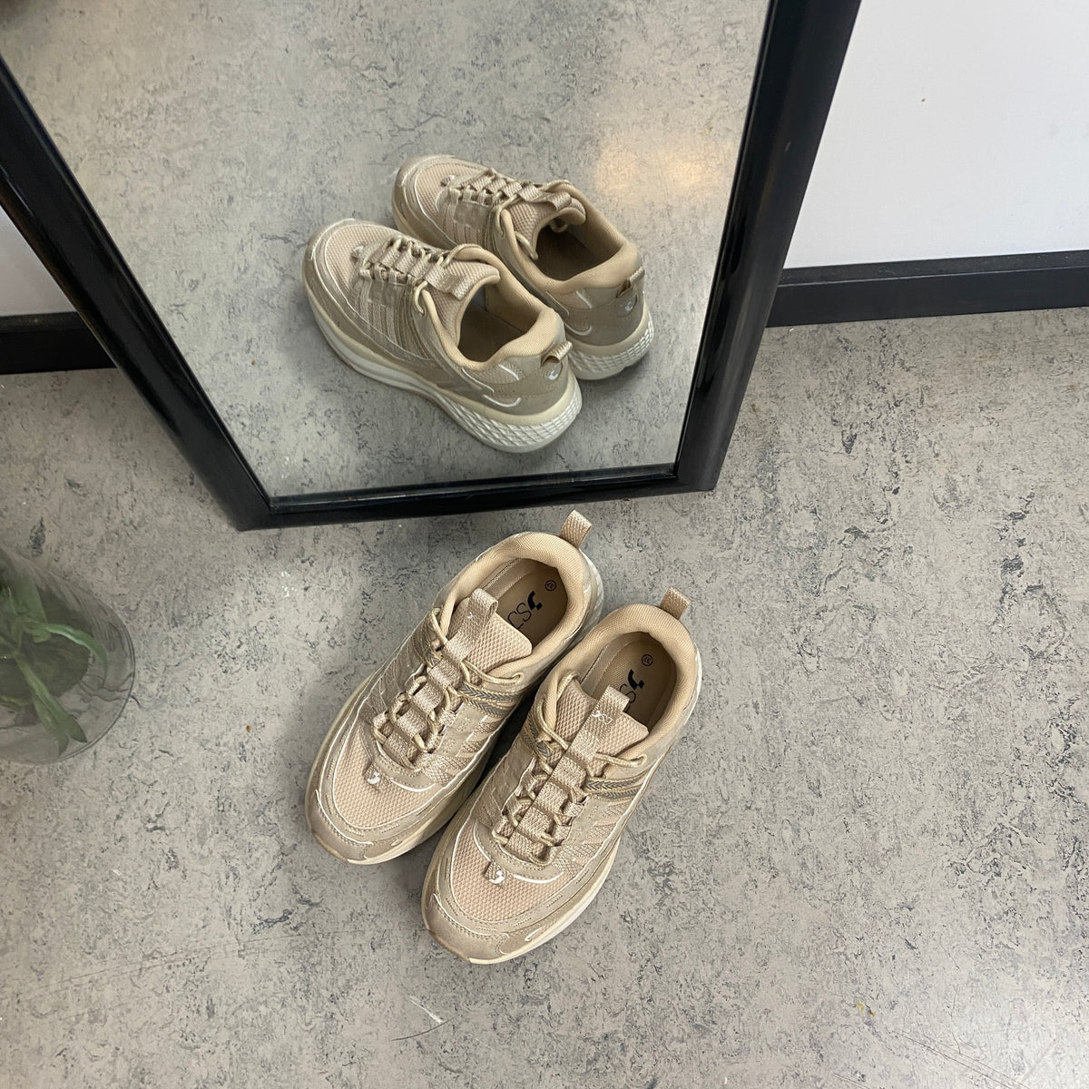 Beige/Brun sko – Sygeplejebutikken