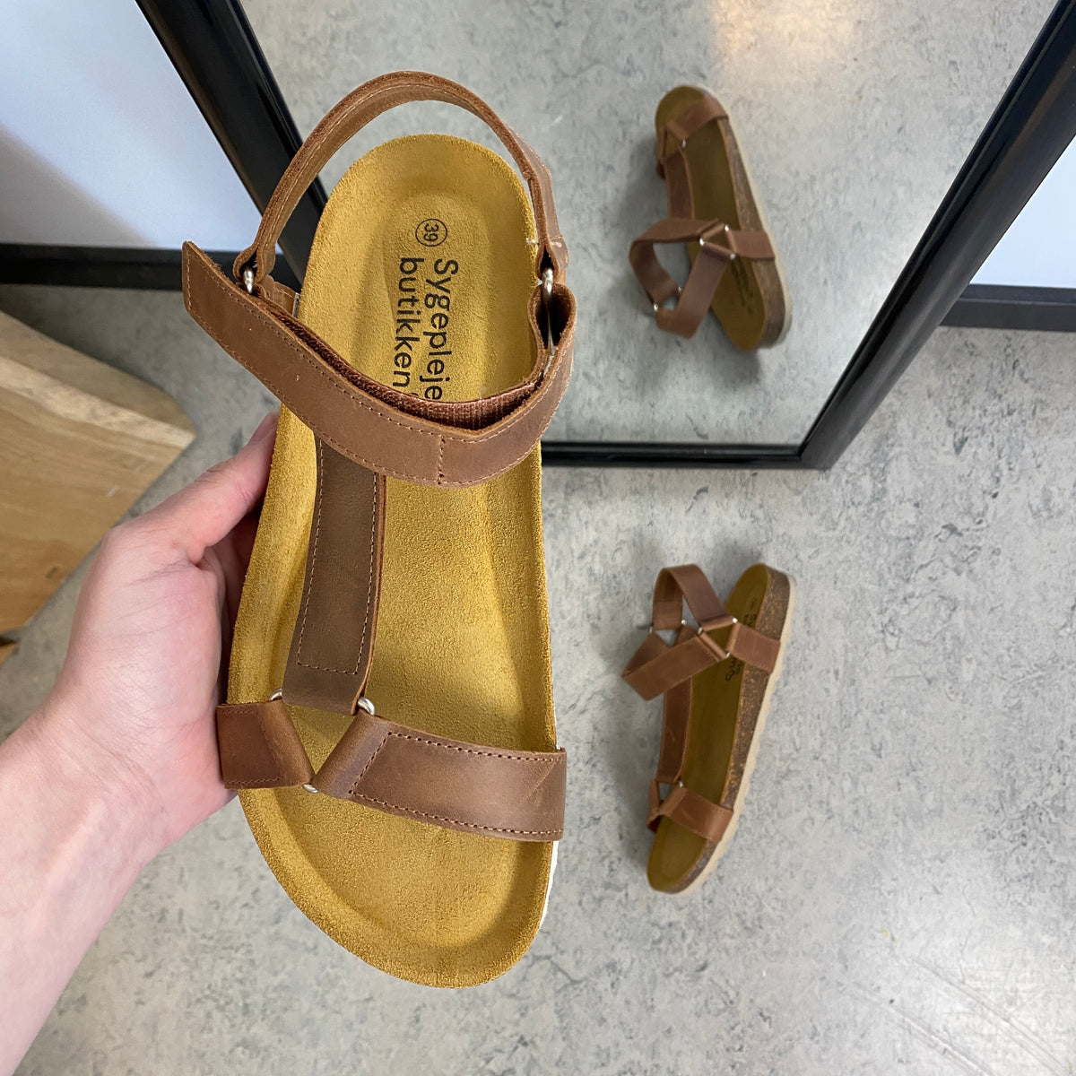 Crazy Brandi sandal i brun skind – komfort sandal