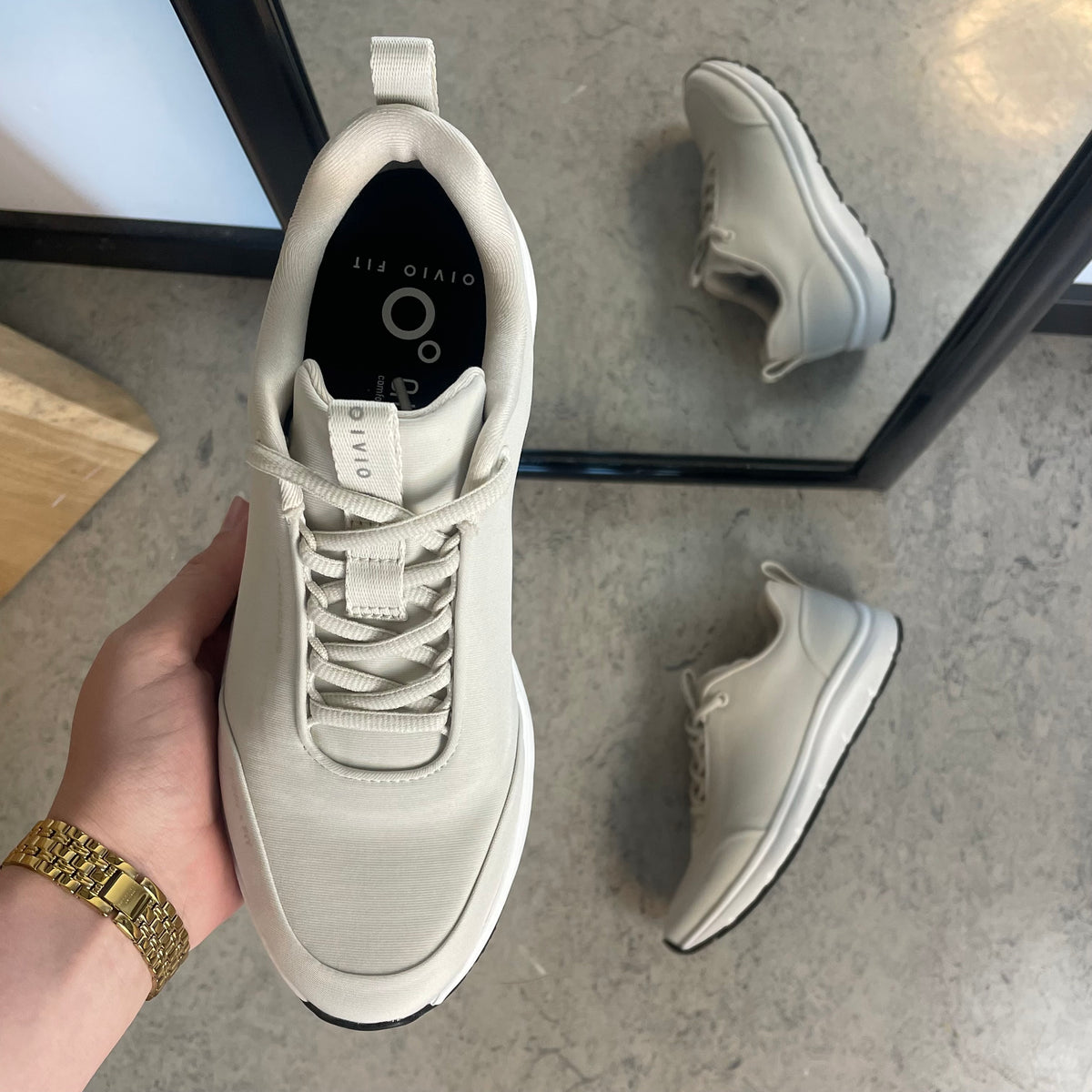 Hvid komfort sneaker med skridhæmmende sål & vandtæt membran