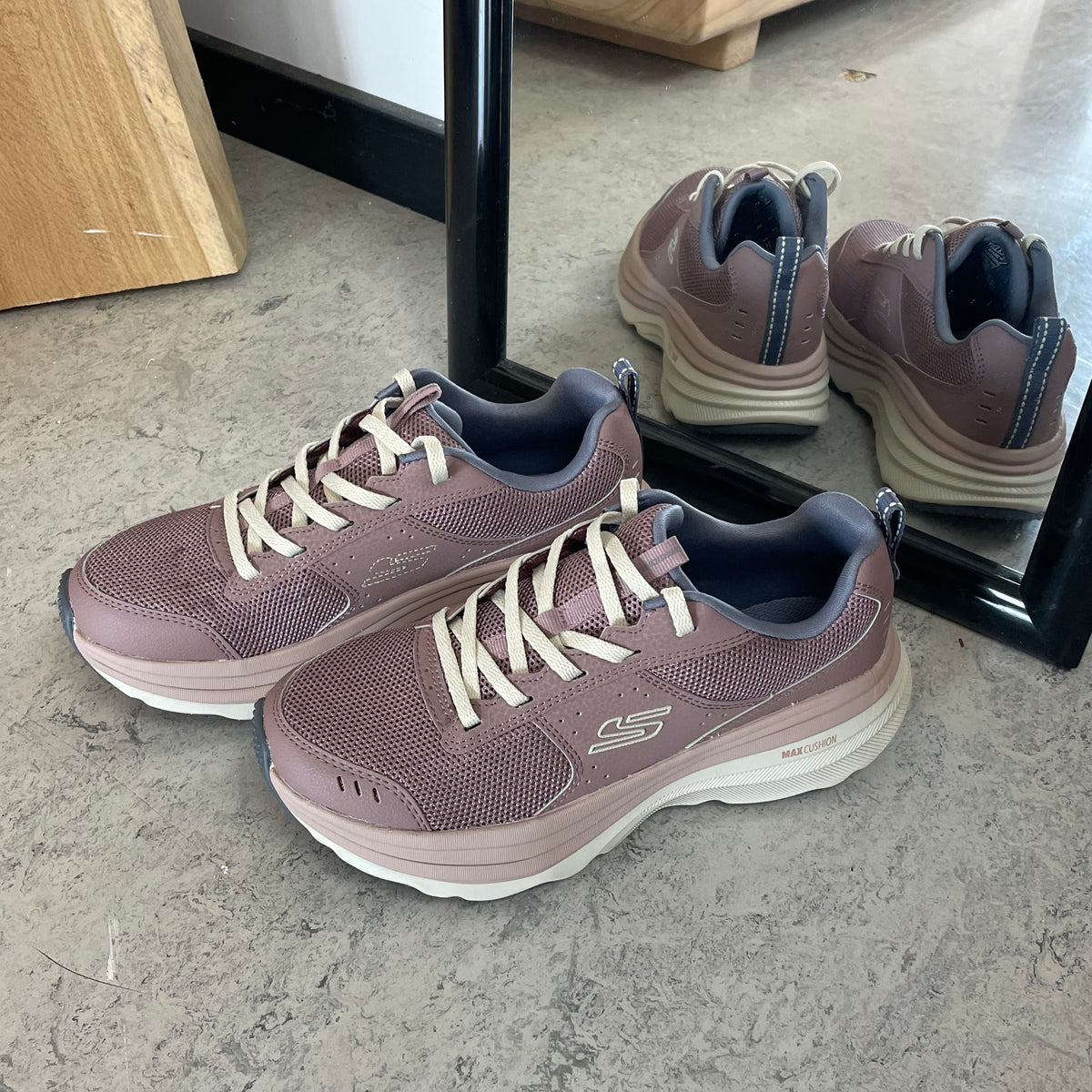 Skechers Adventure sko - stødabsorberende damesko med ekstra plads