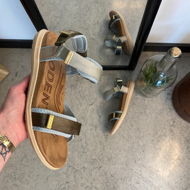 Lyseblå/grøn Woden sandal med god svangstøtte