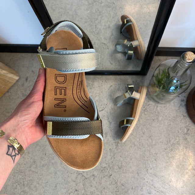 Lyseblå/grøn Woden sandal med god svangstøtte