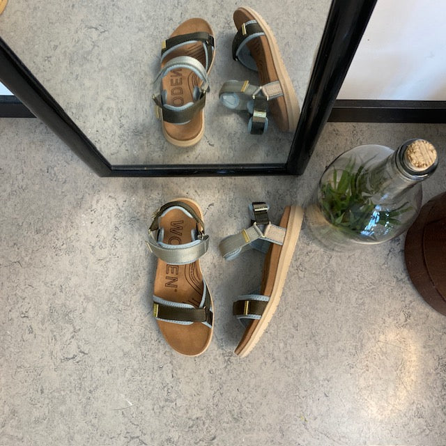 Lyseblå/grøn Woden sandal med god svangstøtte