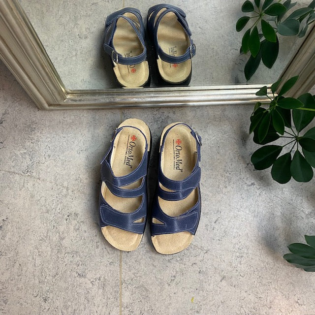 Blå bred skind sandal med velcro