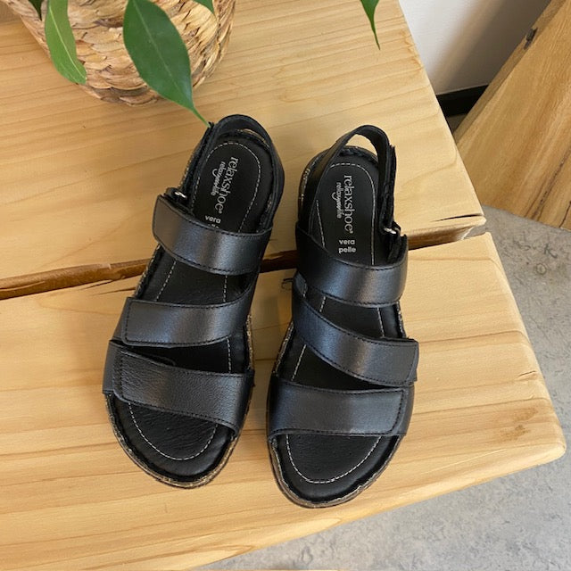 Sort skindsandal med fire indstillelige remme fra Relaxshoe
