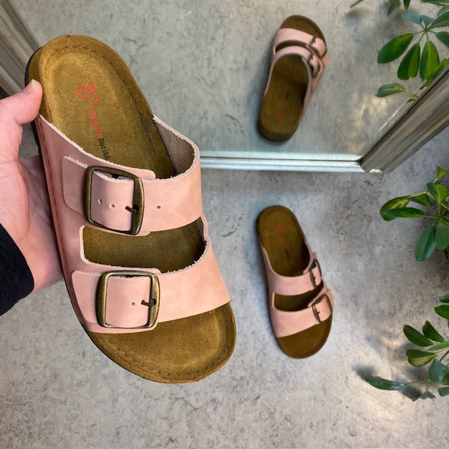 Rosa slip on sandal i skind med brede remme