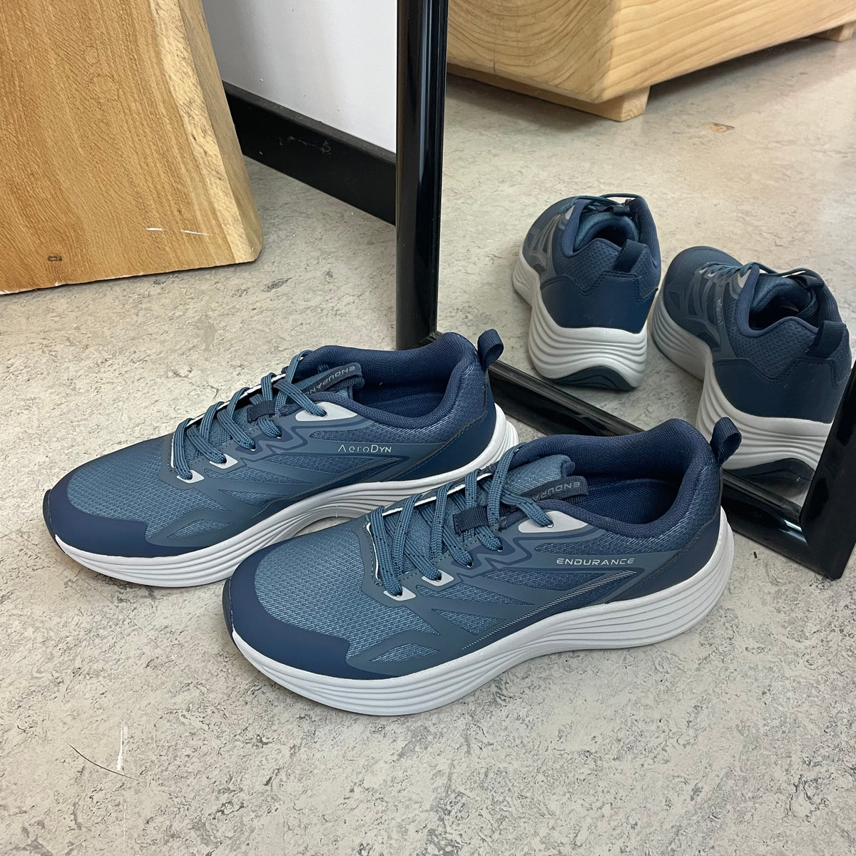 Endurance herresko – let og stødabsorberende komfortsko i blå