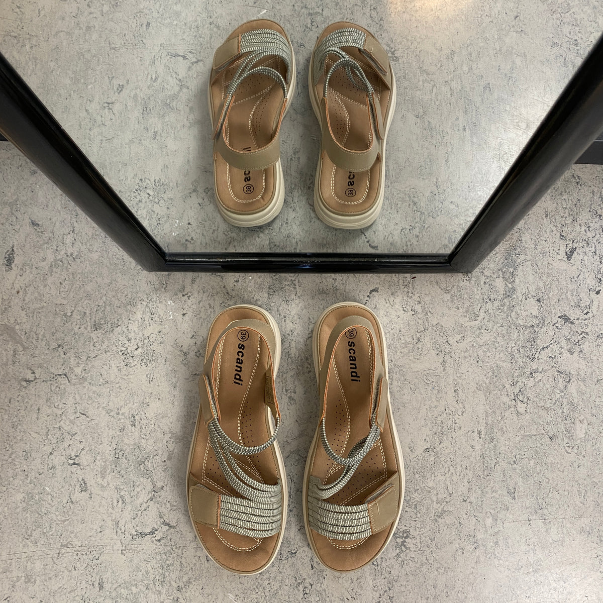 Grøn komfort sandal med elastiske remme – let & støttende
