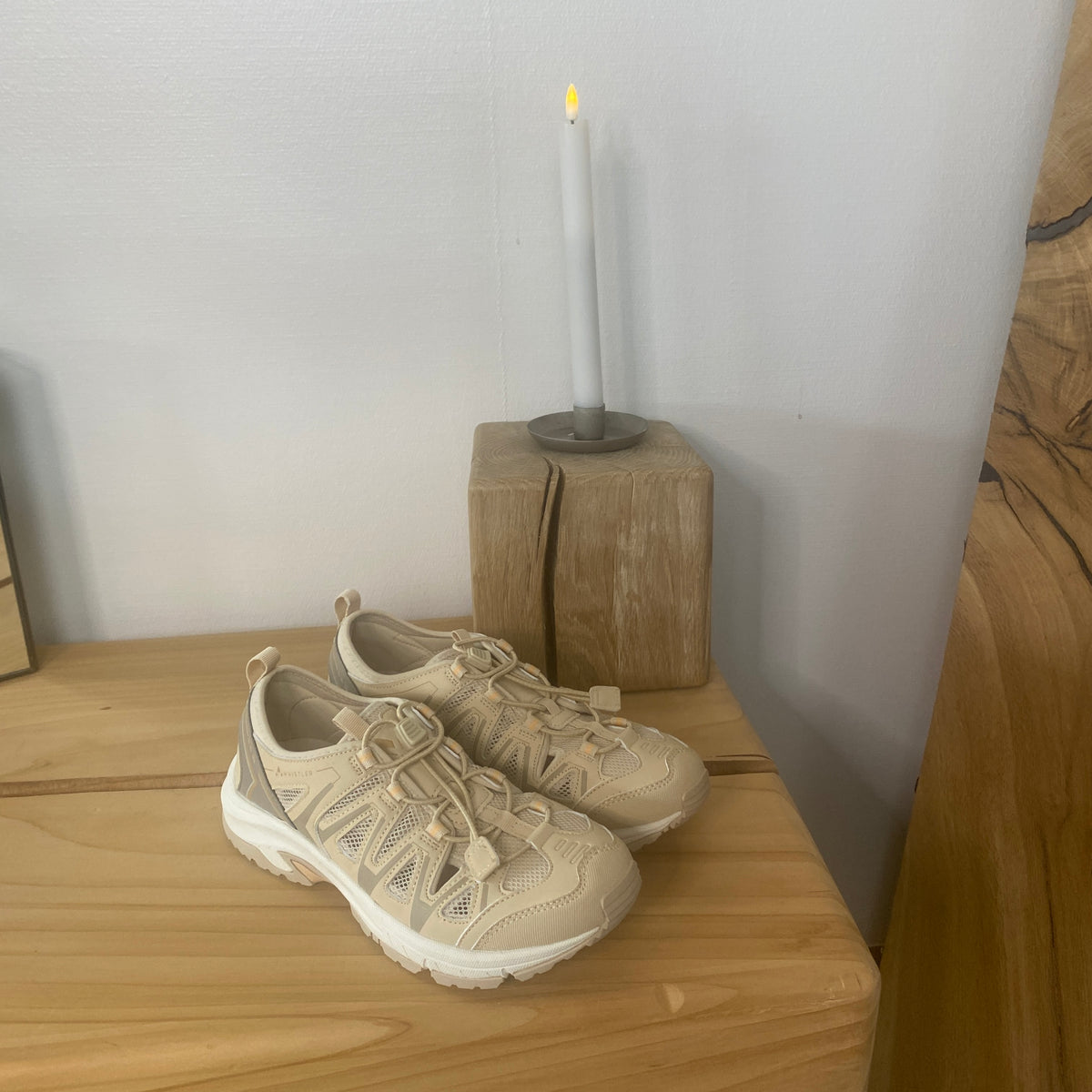 Whistler Puente W Shoe – åndbar sneaker i beige med elastiksnøre