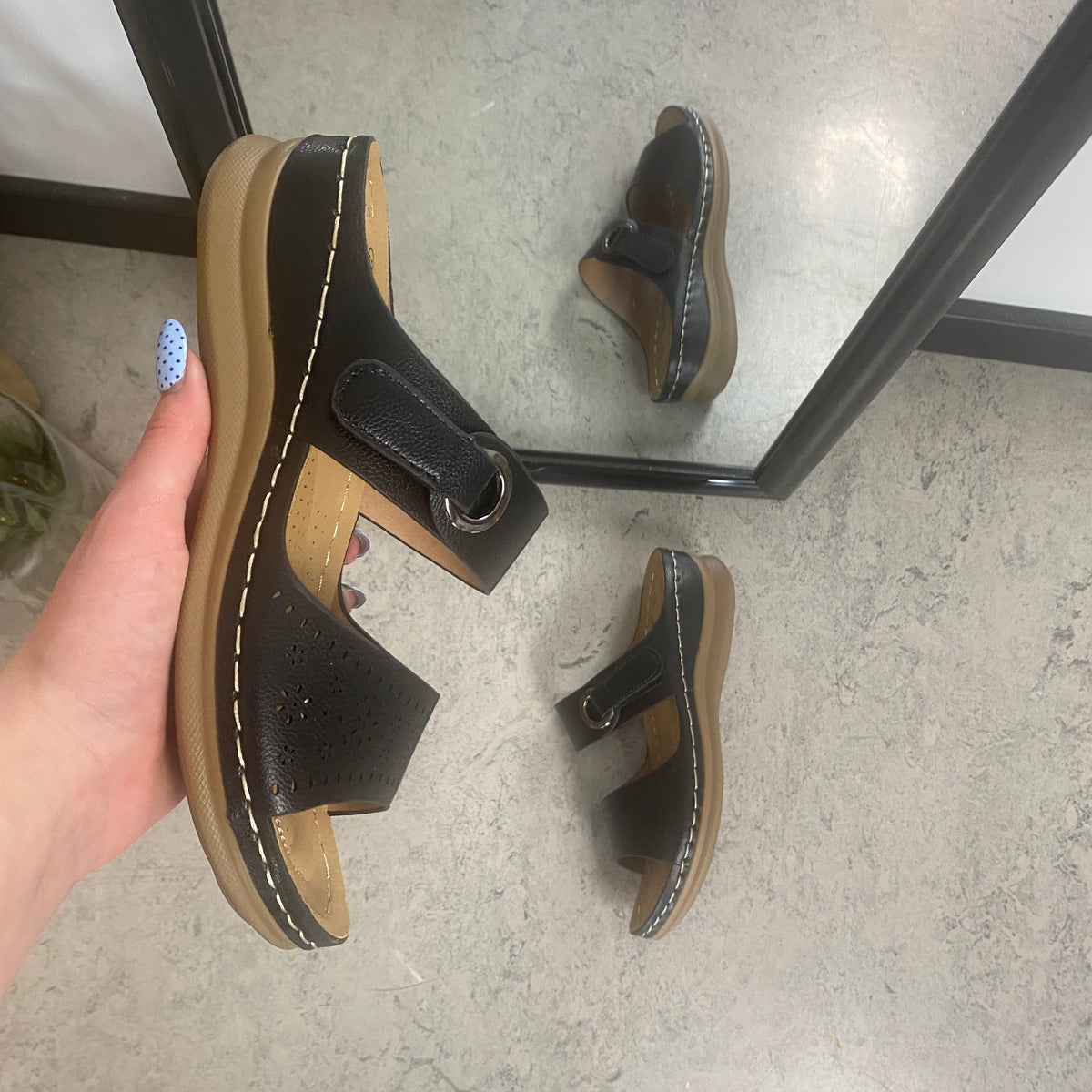 Kilehæl sandal – sort model