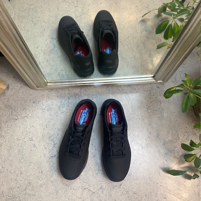 Sort skridsikker arbejdssko fra Skechers med ESD