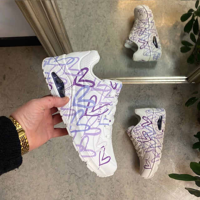 Lilla farvede hjerte sko fra Skechers