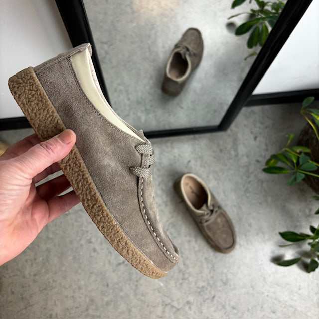 Beige ruskindssko med rågummisål