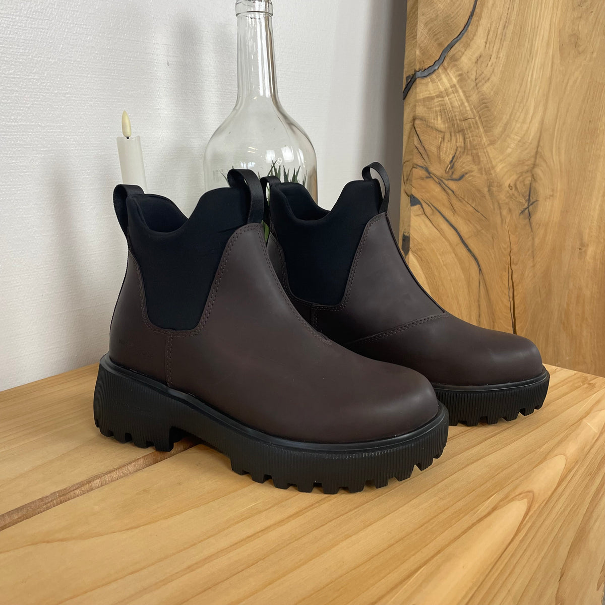 Brun WODEN Isabella Waterproof – gummistøvle med stødabsorberende komfort