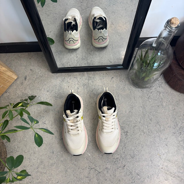 Åndbare Endurance Comfortfit sneakers med rosa detaljer