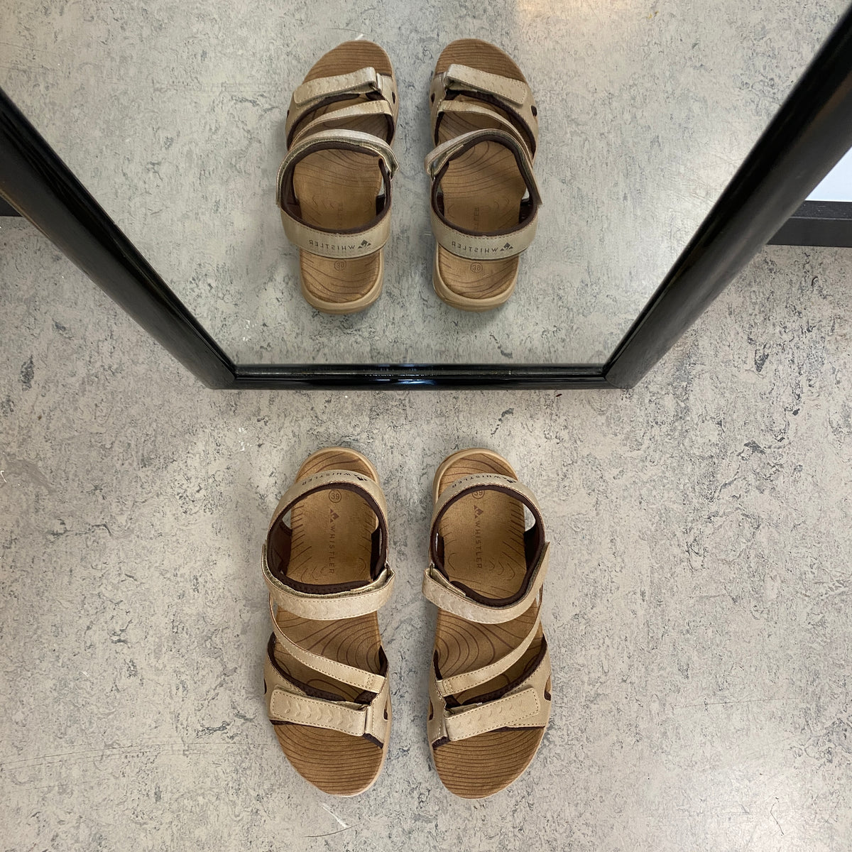 Whistler sandal i beige med stabil sål og justerbar pasform