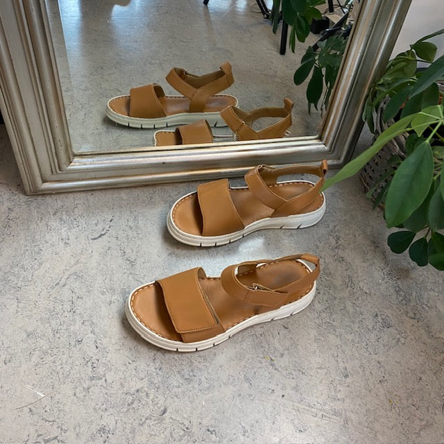 Lækker blød og fleksibel skindsandal i brun fra Relaxshoe
