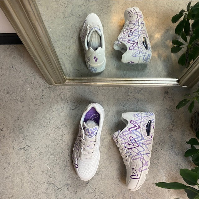 Lilla farvede hjerte sko fra Skechers