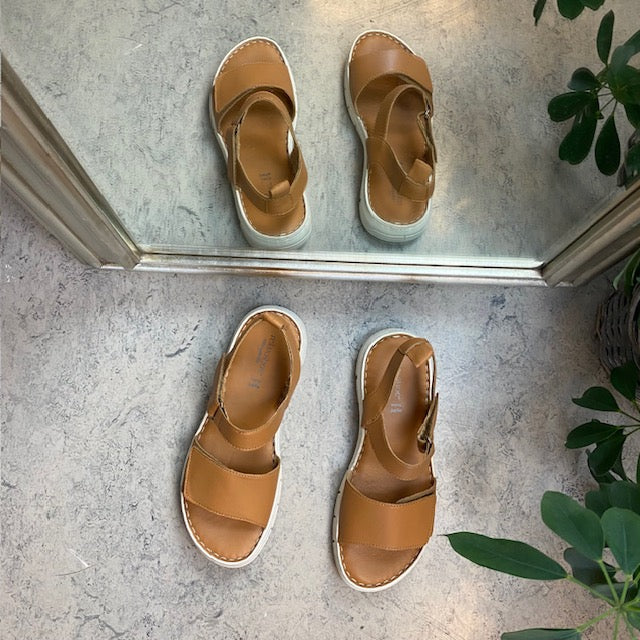 Lækker blød og fleksibel skindsandal i brun fra Relaxshoe