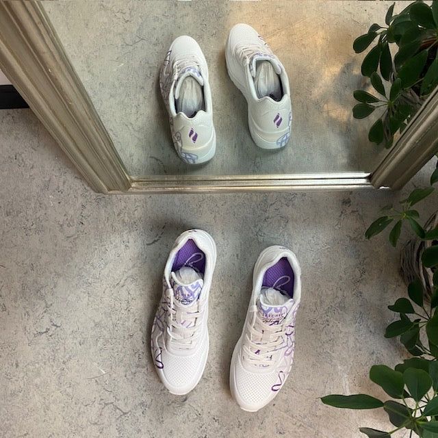Lilla farvede hjerte sko fra Skechers