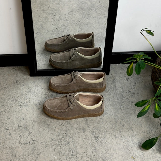Beige ruskindssko med rågummisål