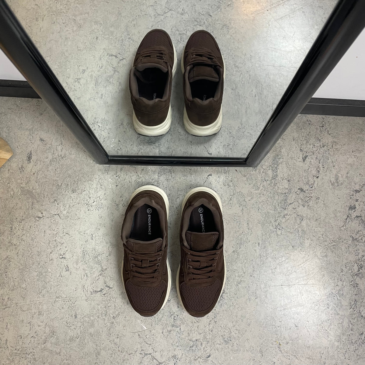 Endurance komfortsko til dame – let brun sneaker