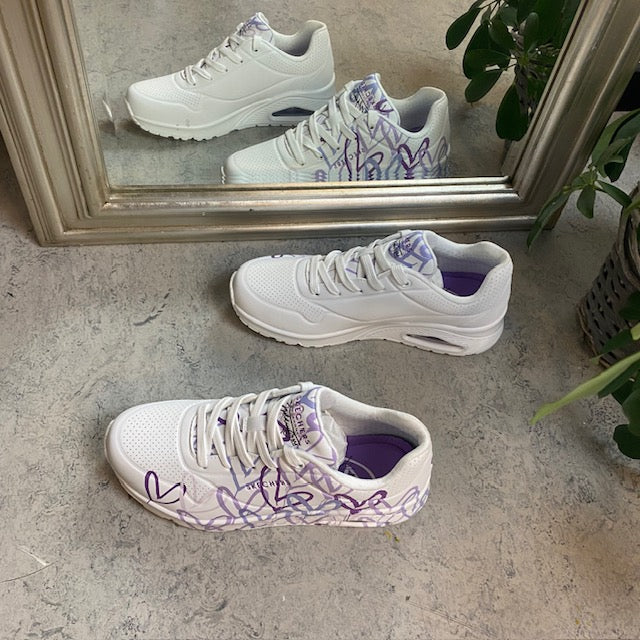 Lilla farvede hjerte sko fra Skechers