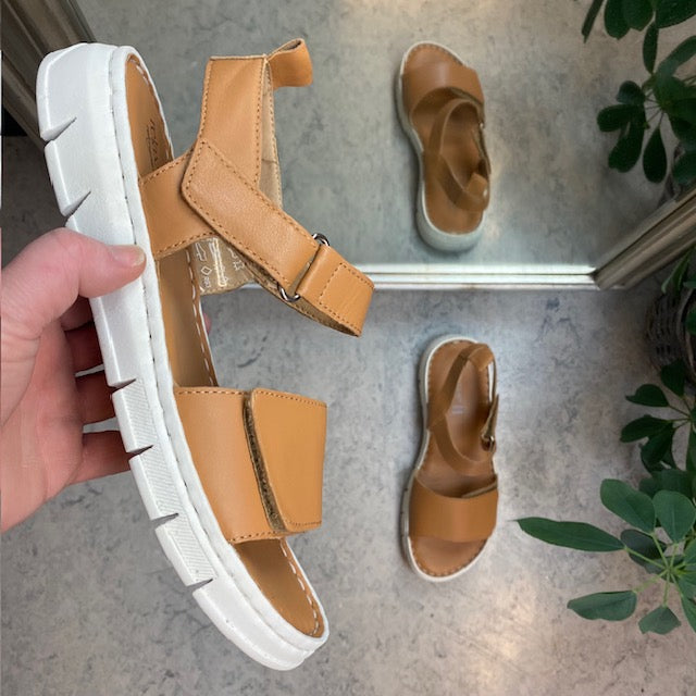 Lækker blød og fleksibel skindsandal i brun fra Relaxshoe