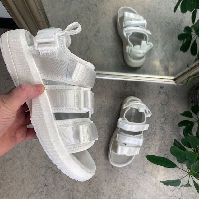 Gaitline Flow SP sandal i hvid med svangstøtte og IGNITE skum