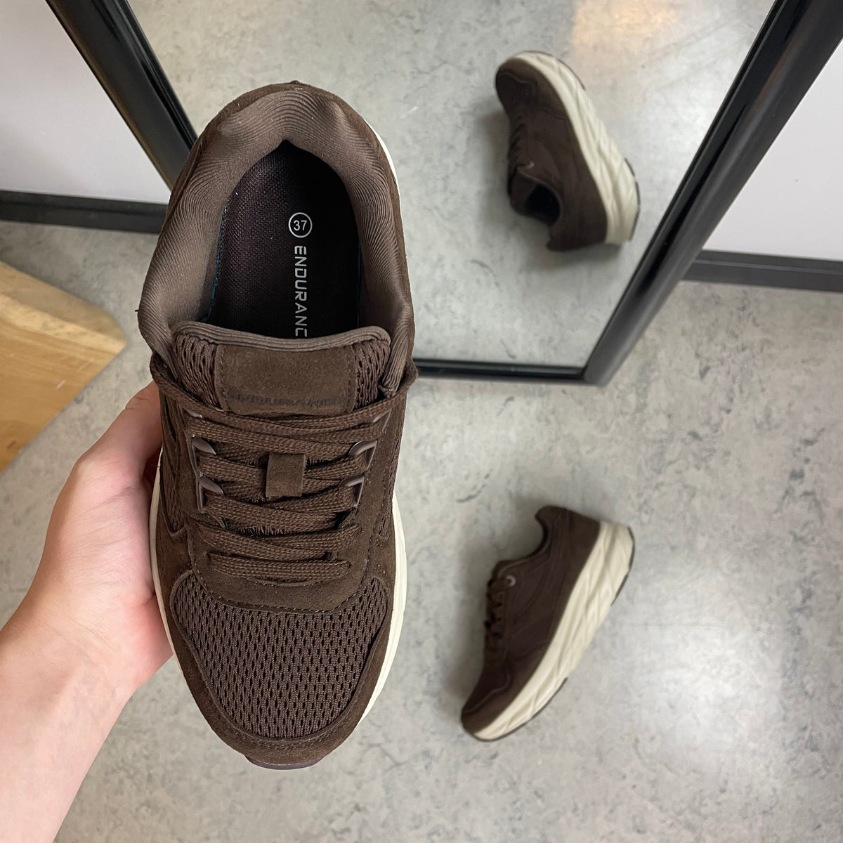 Endurance komfortsko til dame – let brun sneaker
