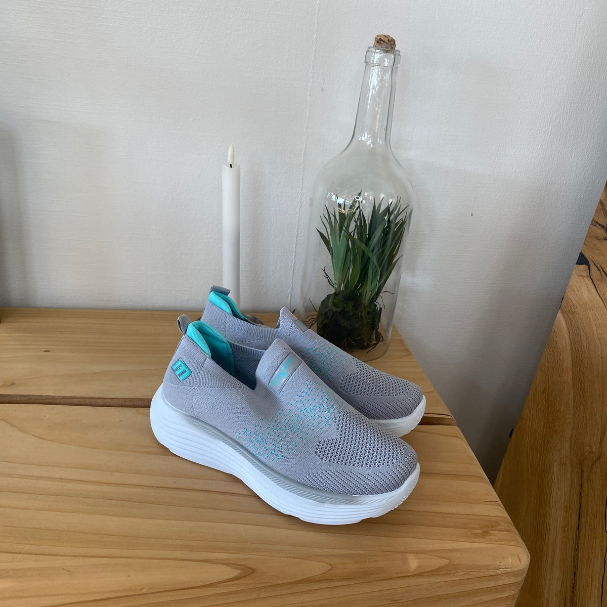 Grå slip-on komfort sneaker med stødabsorbering & åndbart strik