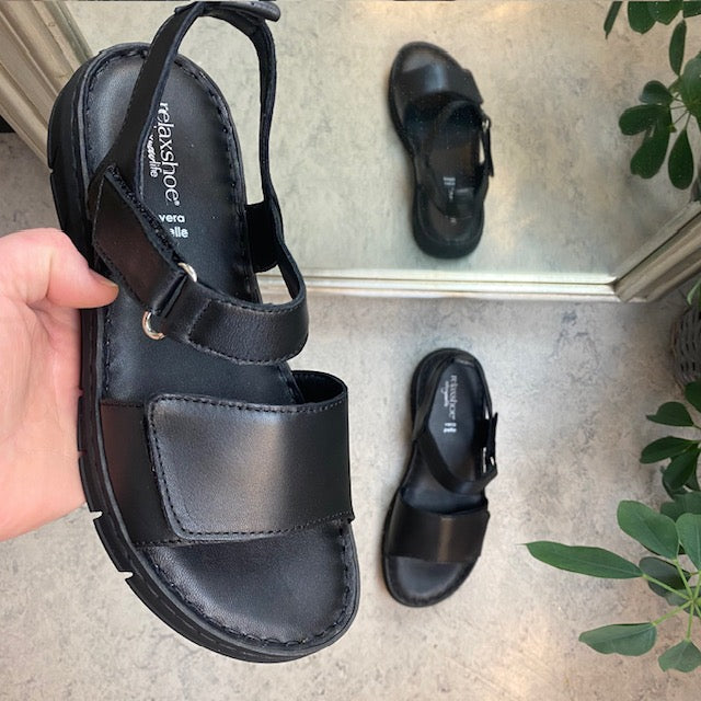 Lækker blød og fleksibel skindsandal i sort fra Relaxshoe