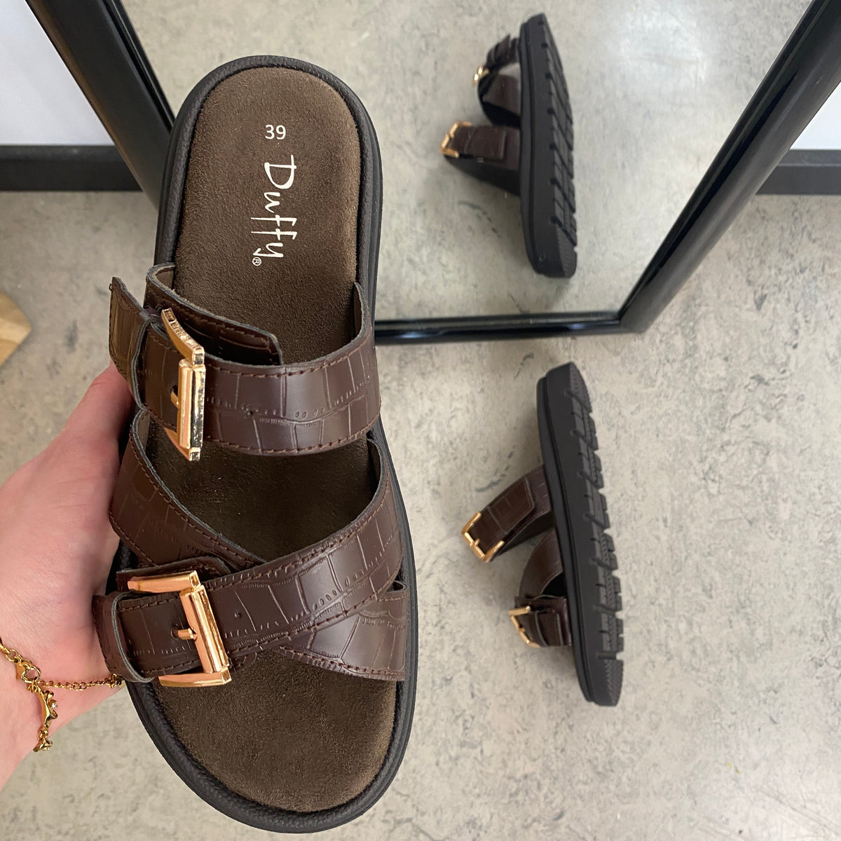 Mørkebrun, komfortabel Duffy sandal med justerbare remme & stabil sål