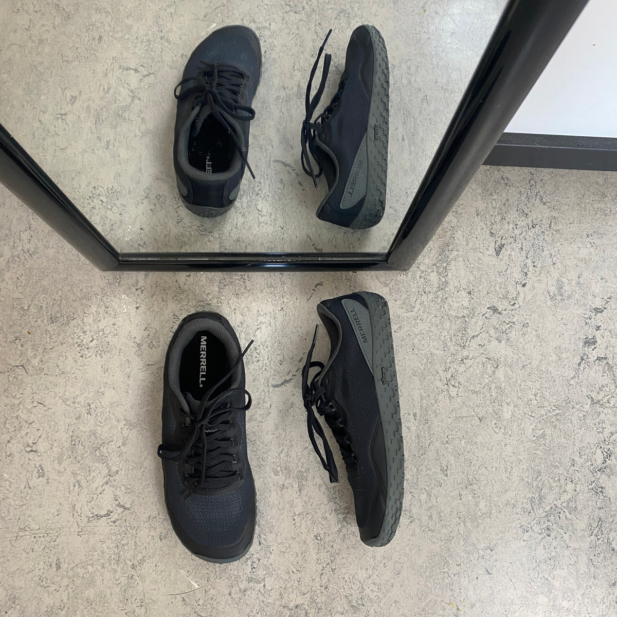 Merrell sort barefoot sko med maksimal fleksibilitet