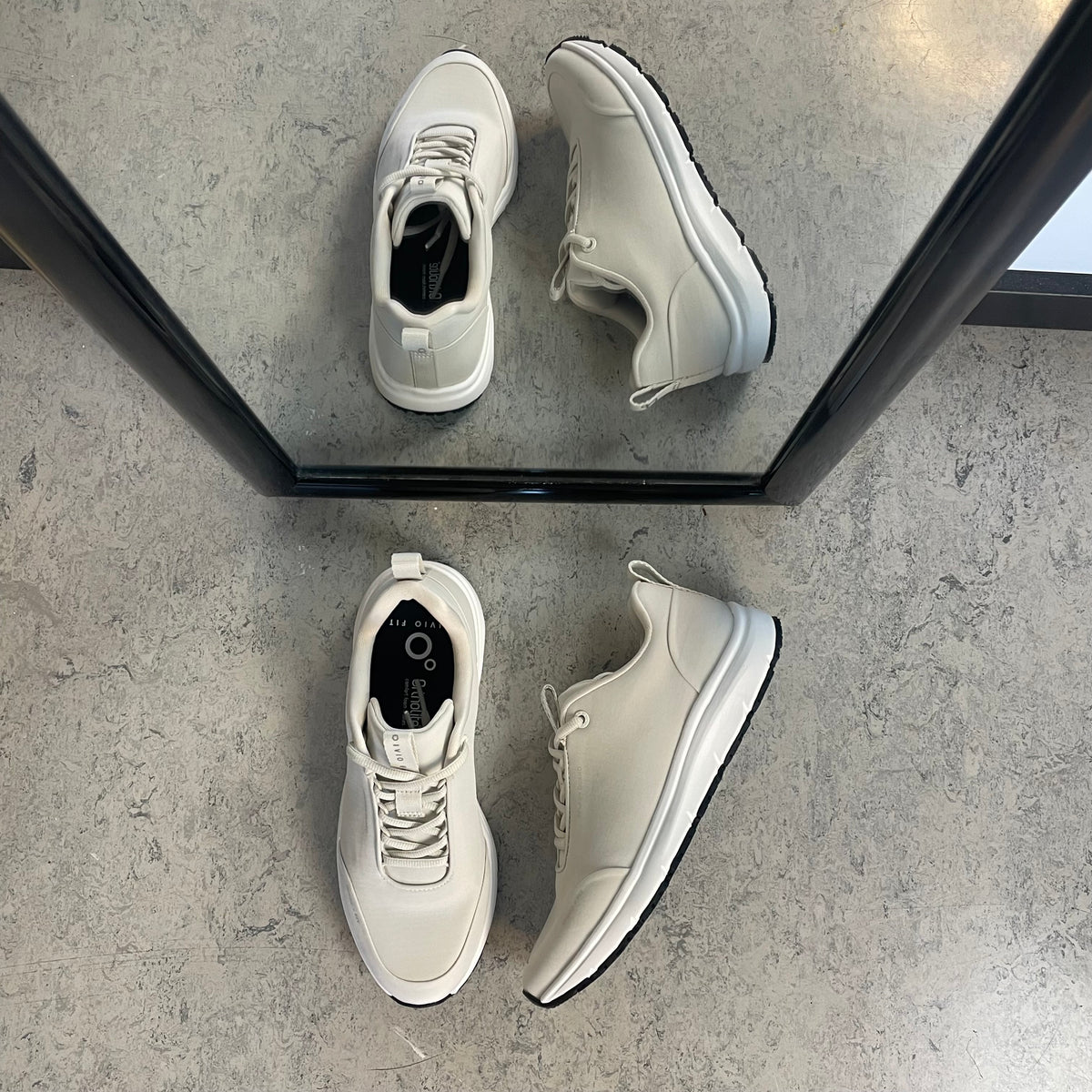 Hvid komfort sneaker med skridhæmmende sål & vandtæt membran