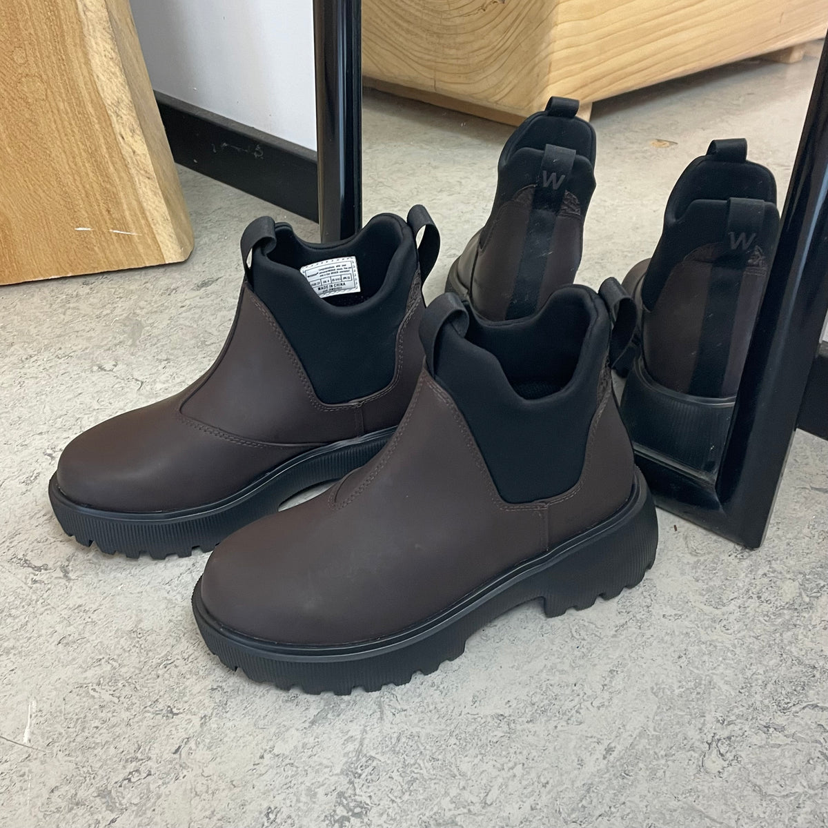 Brun WODEN Isabella Waterproof – gummistøvle med stødabsorberende komfort