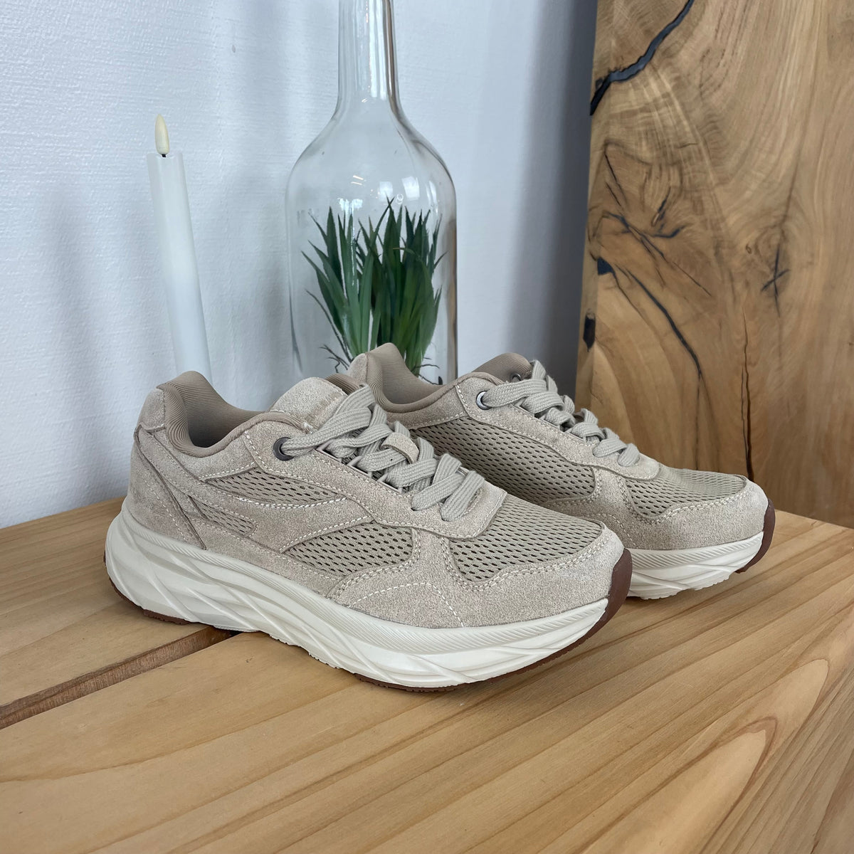 Endurance komfortsko til dame – let beige sneaker