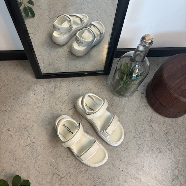 Gaitline sandal – hvid med hvid bund & SGL Technology™