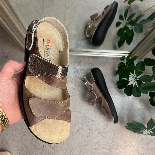 Bred skind sandal med velcro