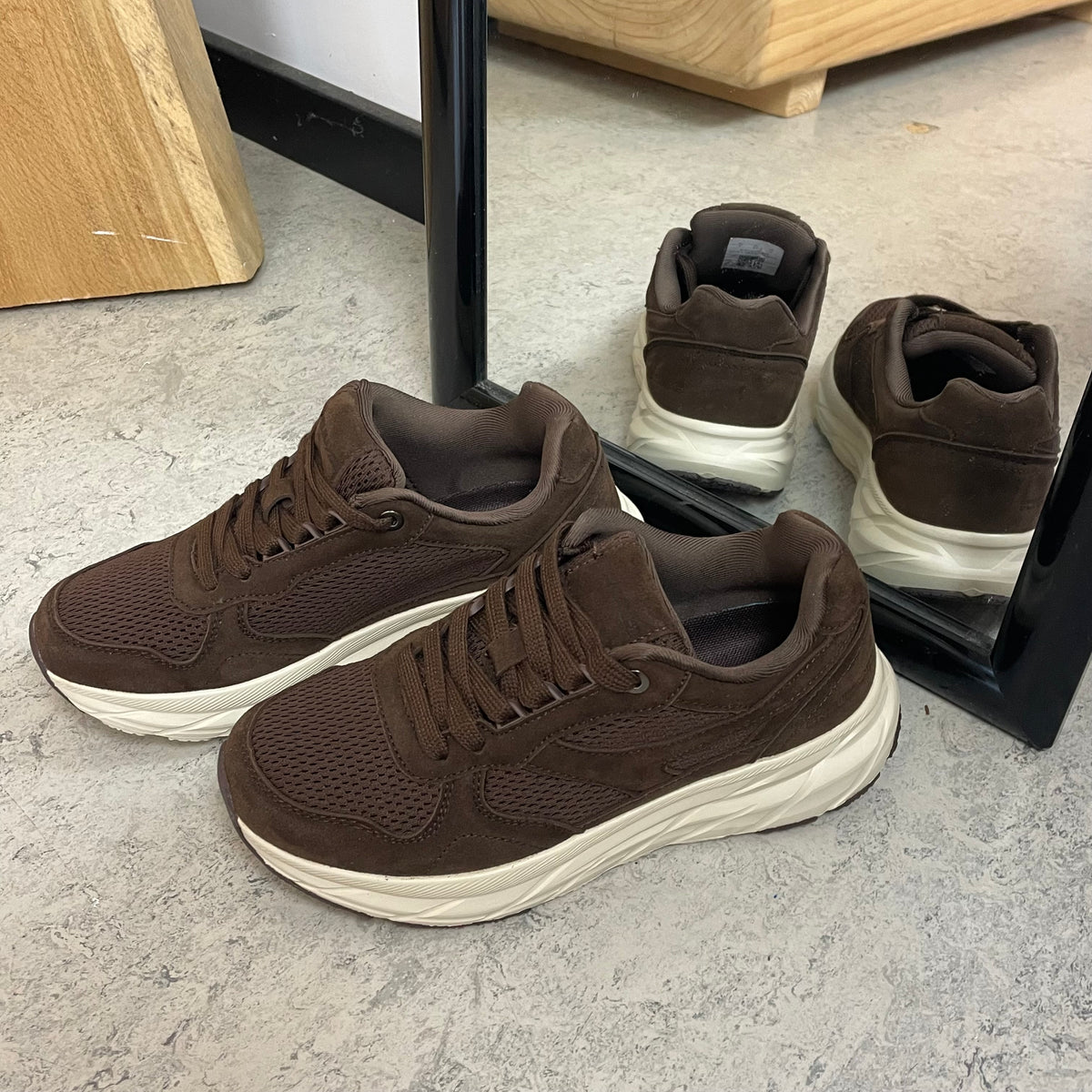 Endurance komfortsko til dame – let brun sneaker