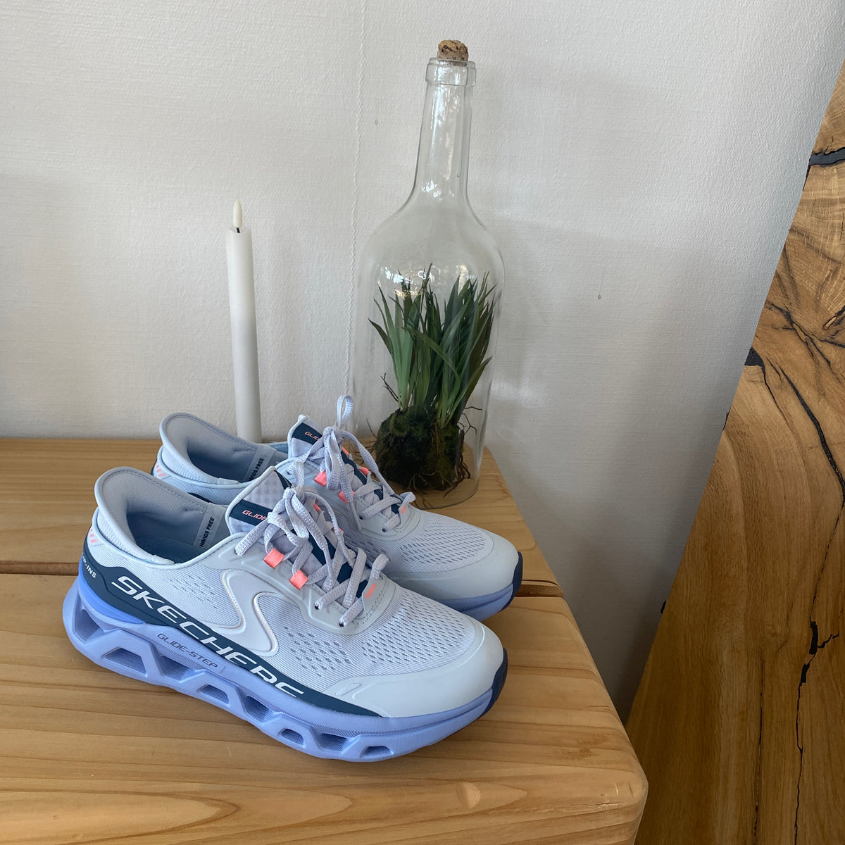 Skechers Glide-Step Aldus i lys blå – slip in sneaker med svangstøtte