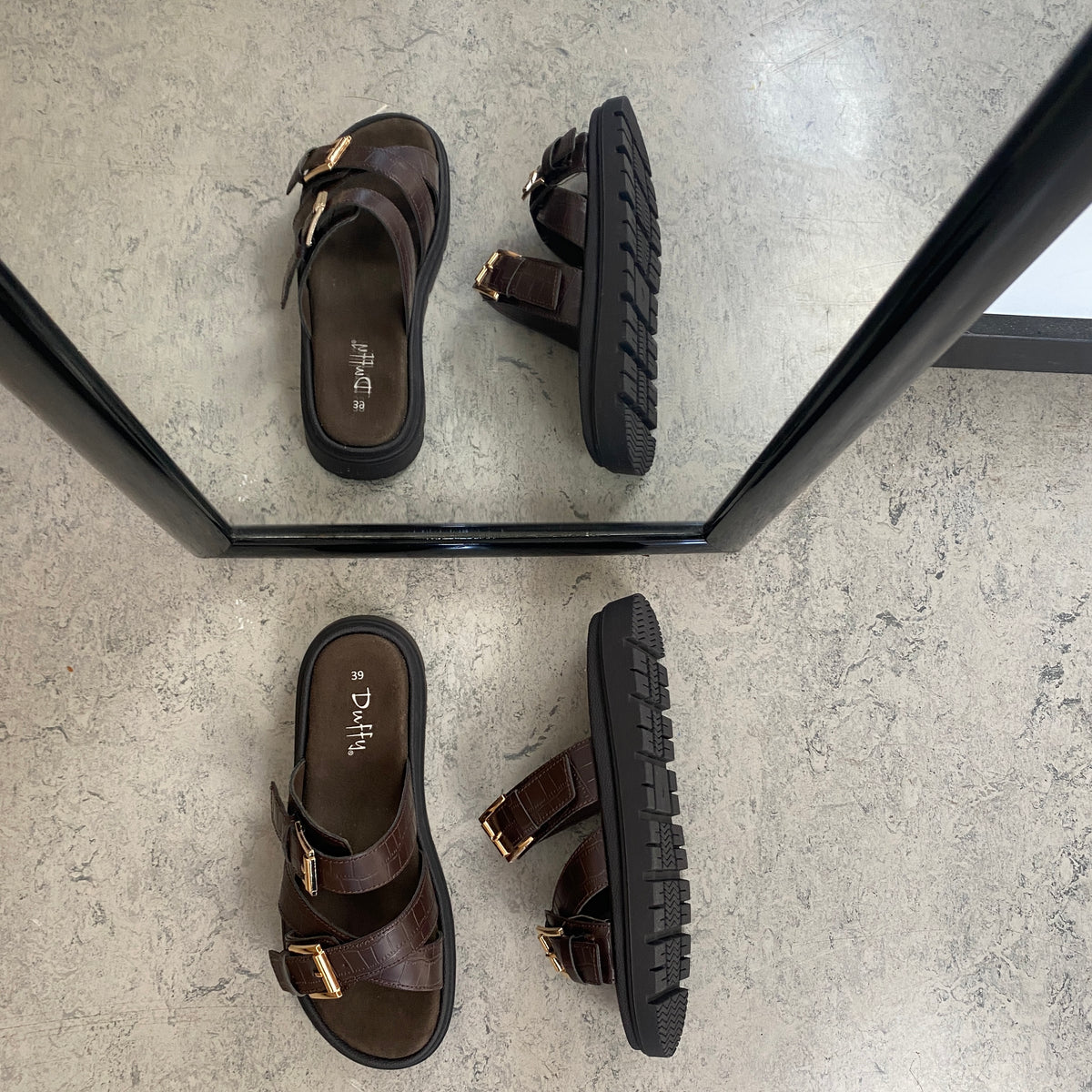 Mørkebrun, komfortabel Duffy sandal med justerbare remme & stabil sål