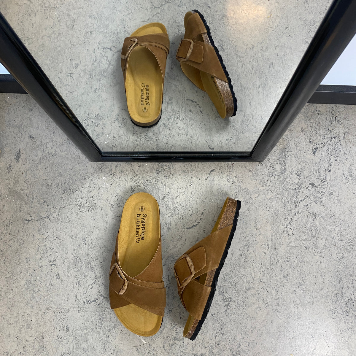 Brun slip on sandal med dobbelt rem