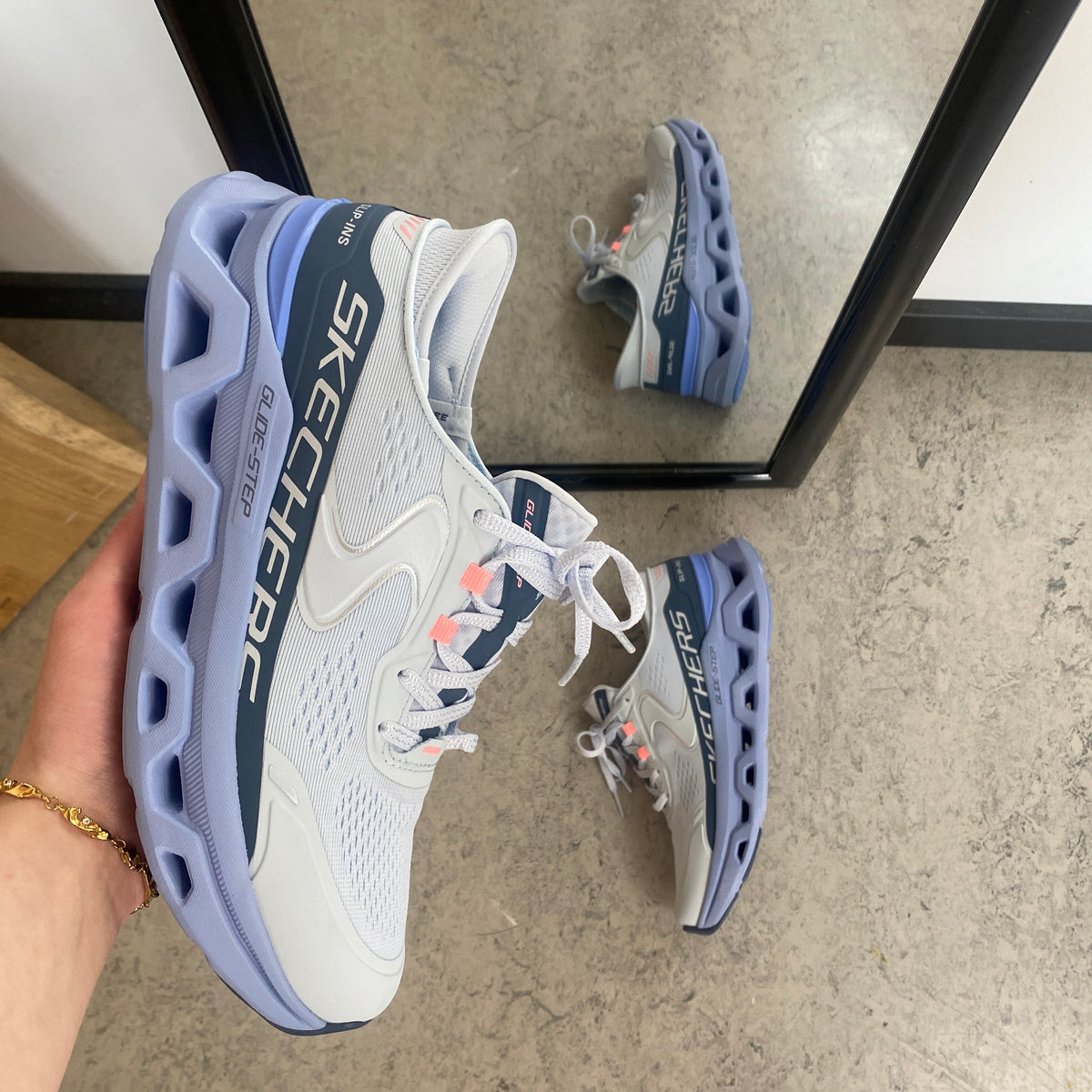 Skechers Glide-Step Aldus i lys blå – slip in sneaker med svangstøtte