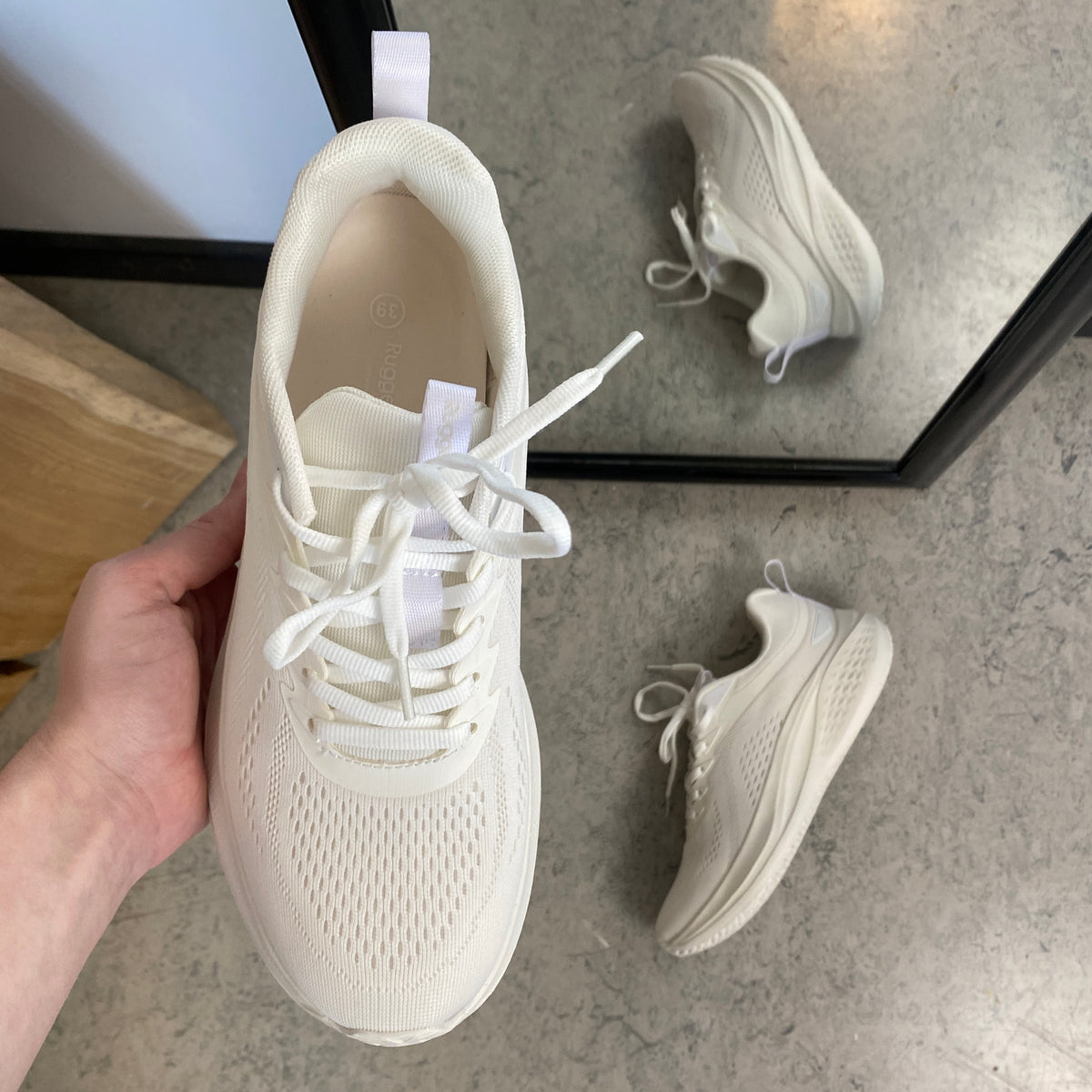 Rugged Gear Simple Sport – let og komfortabel sneaker i hvid