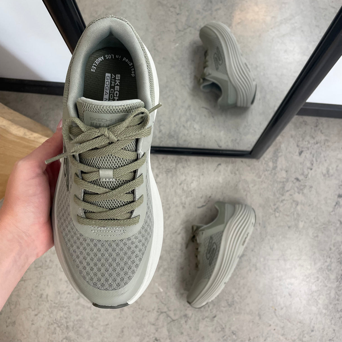 Grå Skechers Max Cushioning Endeavour – stødabsorberende komfort