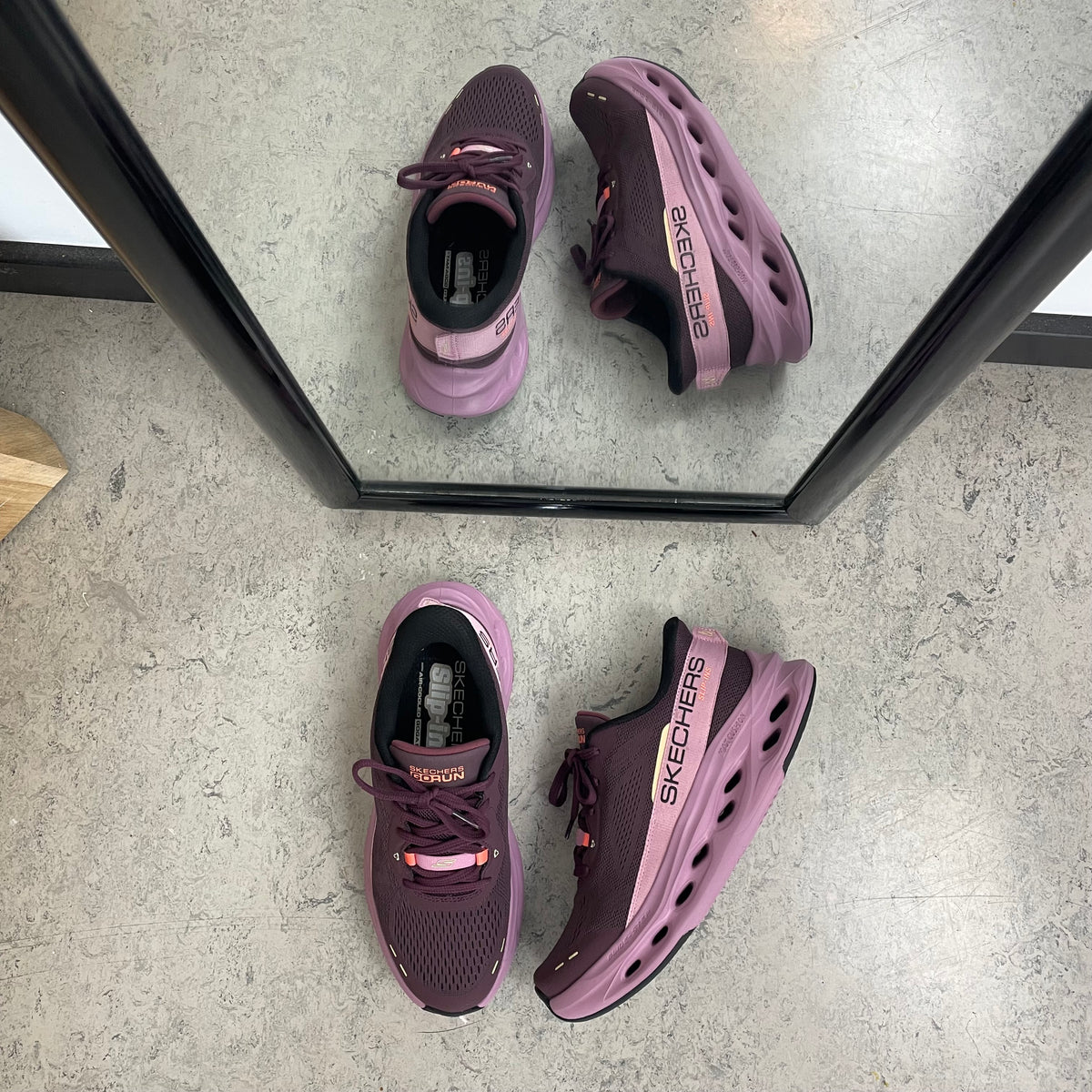 Bordeux Skechers Hands Free Slip-ins Max Cushioning Glide-Step