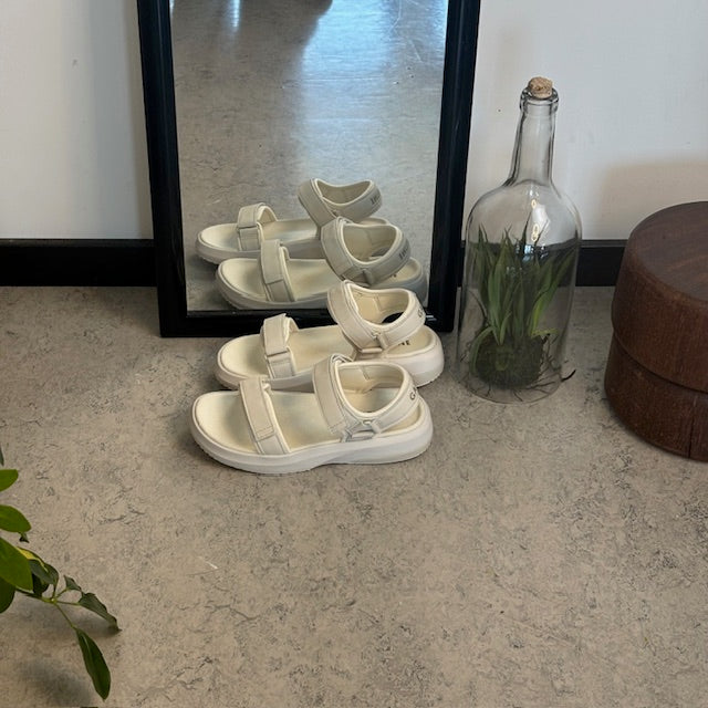 Gaitline sandal – hvid med hvid bund & SGL Technology™